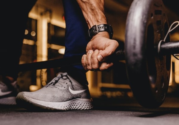 Cardio vs. weight training – the everlasting battle of determining which exercise is best rages on. The reality of the situation, however, is that you can’t expect to see killer results without incorporating aspects of both into your workout routine.